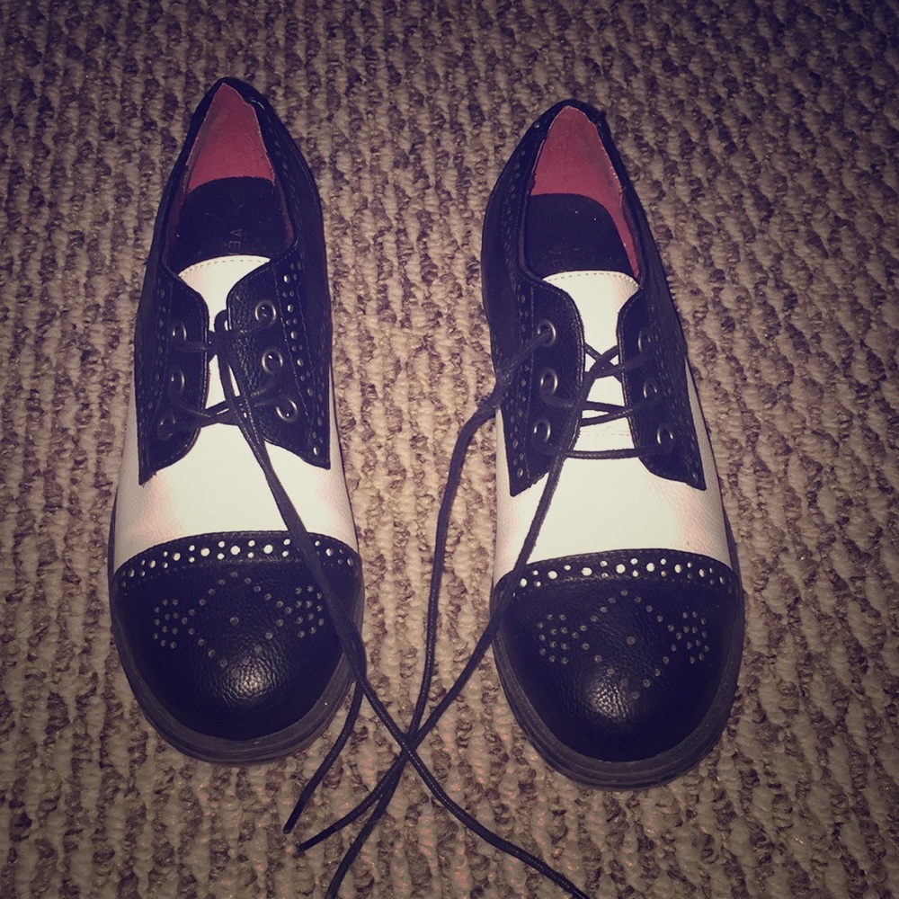 Tuxedo shoes size 7 super cute never worn
